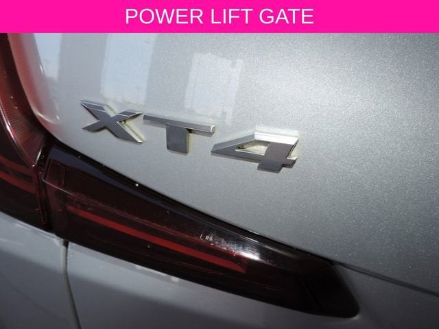 2022 Cadillac XT4 Premium Luxury