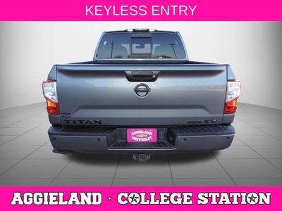 2018 Nissan TITAN SV