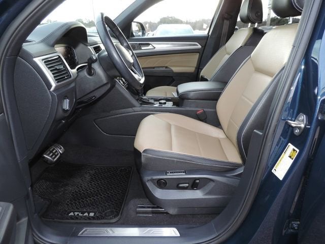 2023 Volkswagen Atlas Cross Sport 2.0T SEL R-Line Black