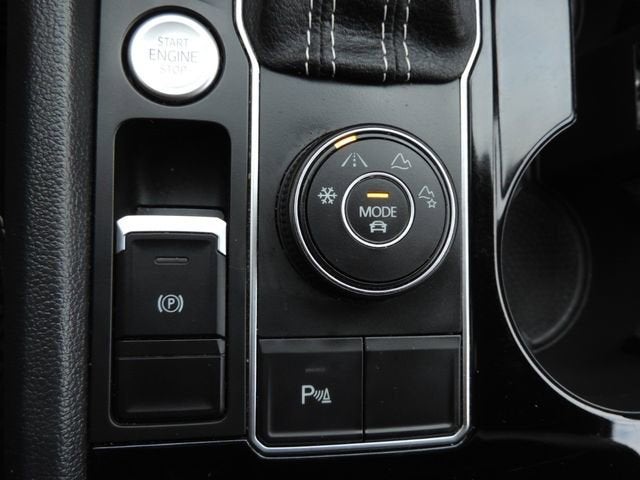 2023 Volkswagen Atlas Cross Sport 2.0T SEL R-Line Black