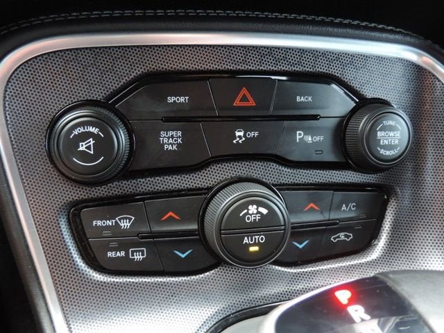 2016 Dodge Challenger 392 Hemi Scat Pack Shaker