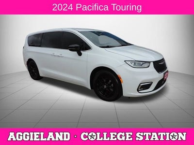 2024 Chrysler Pacifica Touring