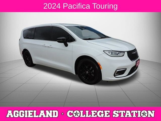 2024 Chrysler Pacifica Touring