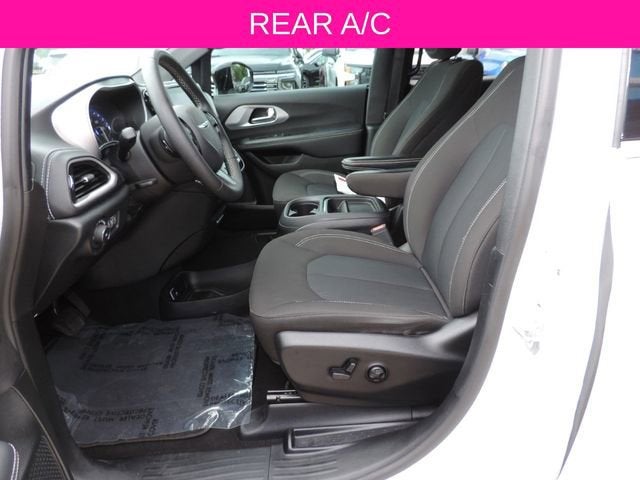 2024 Chrysler Pacifica Touring