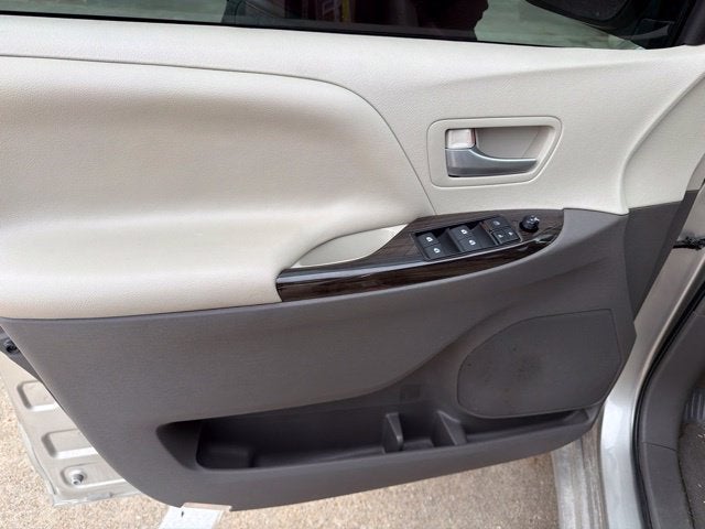 2016 Toyota Sienna XLE 8 Passenger