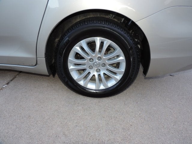 2016 Toyota Sienna XLE 8 Passenger