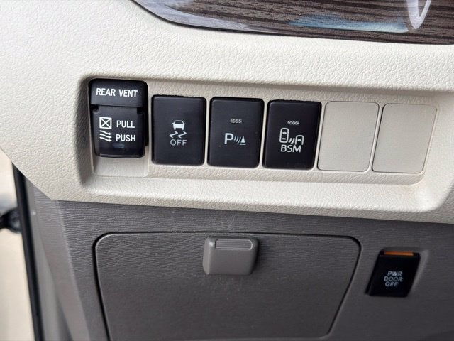2016 Toyota Sienna XLE 8 Passenger