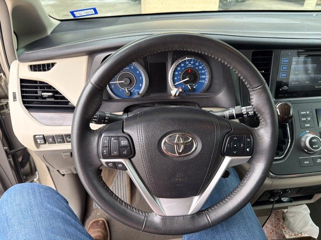 2016 Toyota Sienna XLE 8 Passenger