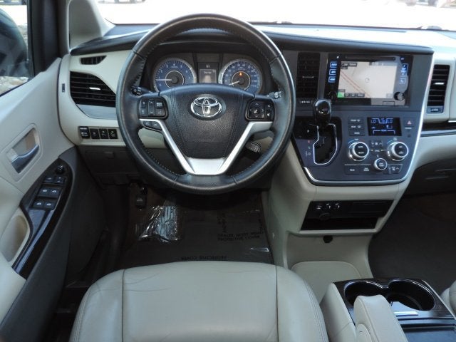 2016 Toyota Sienna XLE 8 Passenger