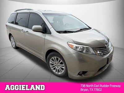 2016 Toyota Sienna XLE 8 Passenger