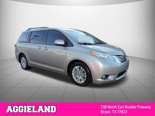 2016 Toyota Sienna XLE 8 Passenger