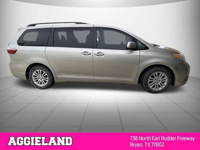 2016 Toyota Sienna XLE 8 Passenger