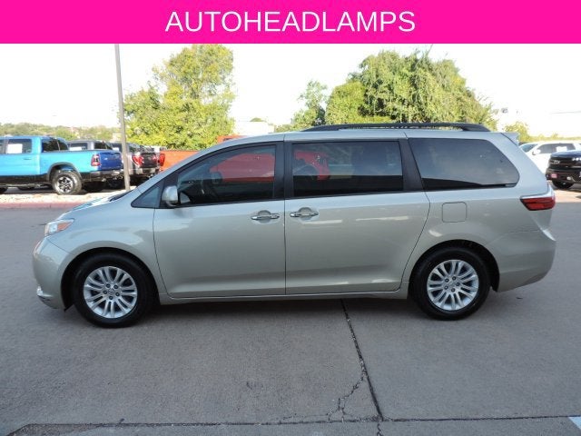 2016 Toyota Sienna XLE 8 Passenger