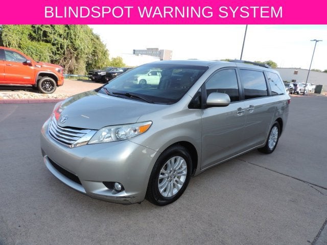 2016 Toyota Sienna XLE 8 Passenger